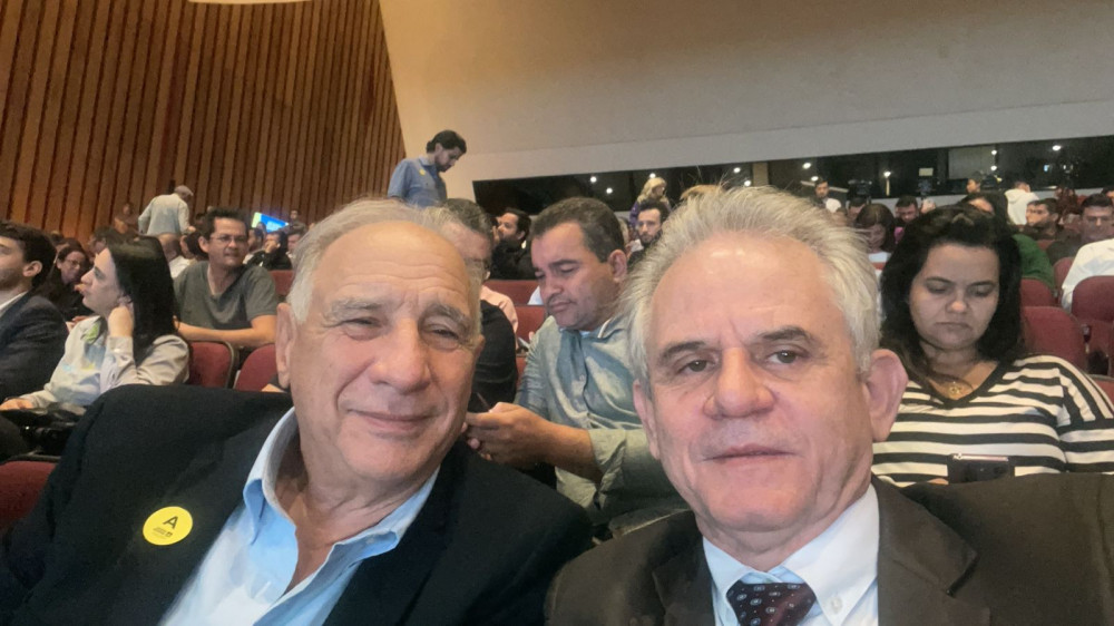 Rogério Siqueira, vice presidente da ABES-MG e Marcos Savoi, presidente do SINDILUEB