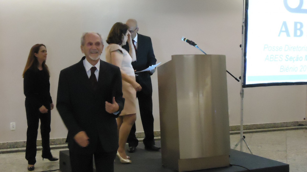 Professor Newton Vianna