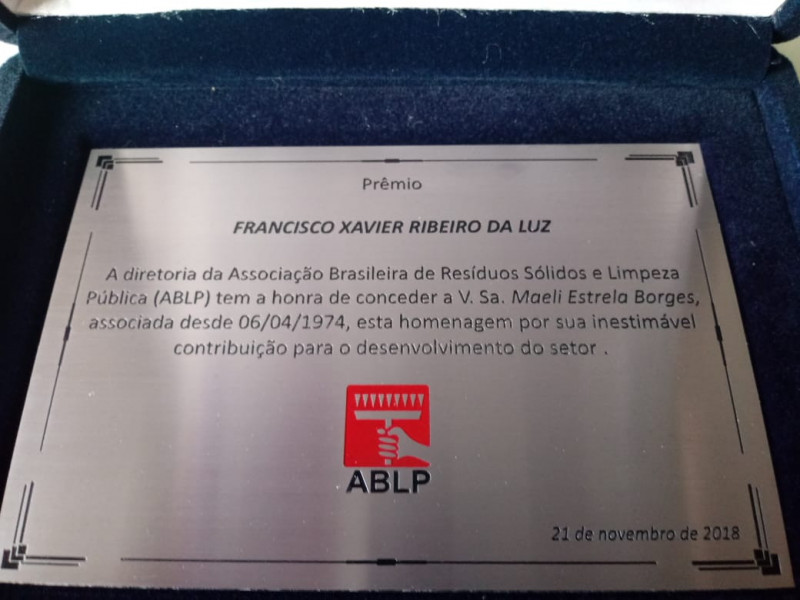 Maeli Estrela recebe premio ABRELP